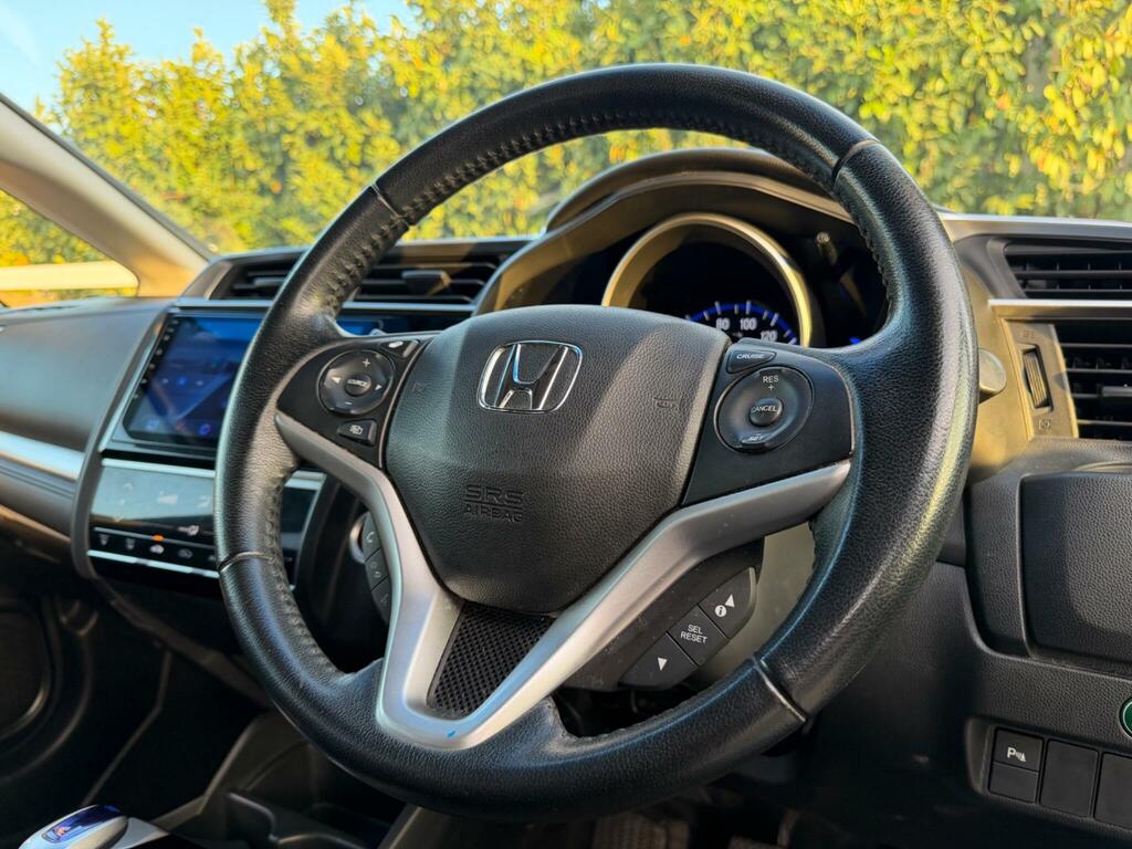 Honda Jazz 1.3 I-vtec Es Plus 99 Bhp White #21