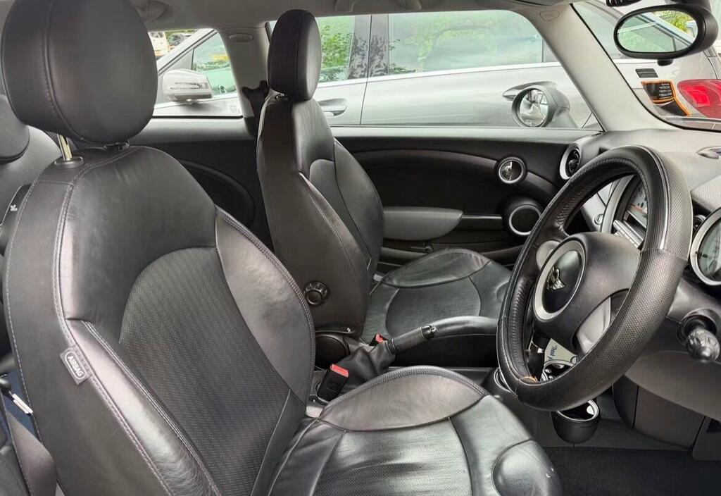 Mini Hatch 1.6 One Steptronic Euro 5 Black #4