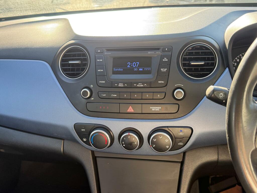 Hyundai I10 Hatchback Se 2016 Black #26