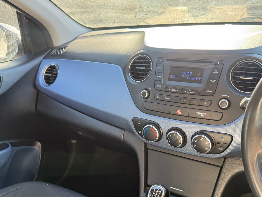 Hyundai I10 Hatchback Se 2016 Black #32