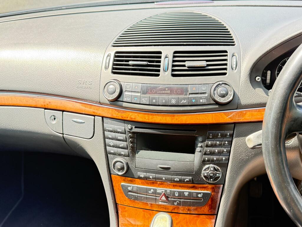 Mercedes-Benz E Class 1.8 E200 Kompressor Classic Saloon Silver #34