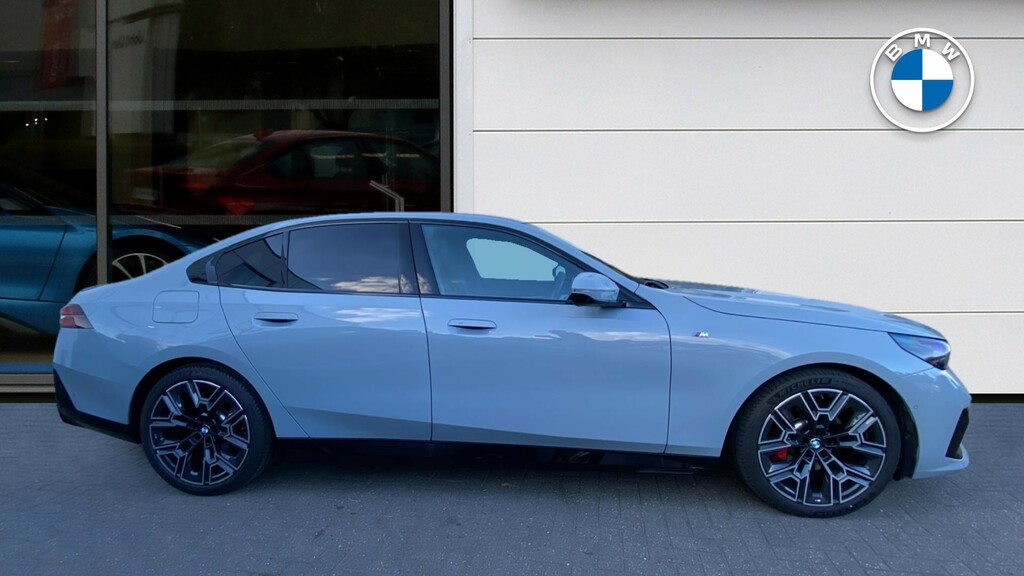 BMW 5 Series 520I M Sport 2024 Blue #3