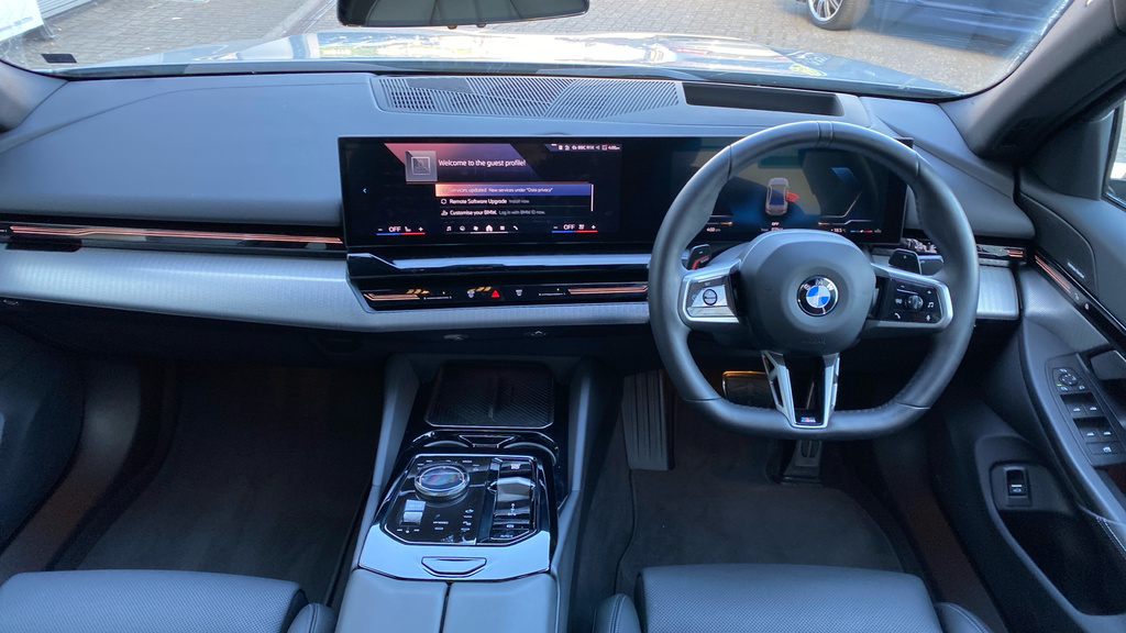 BMW 5 Series 520I M Sport 2024 Blue #4