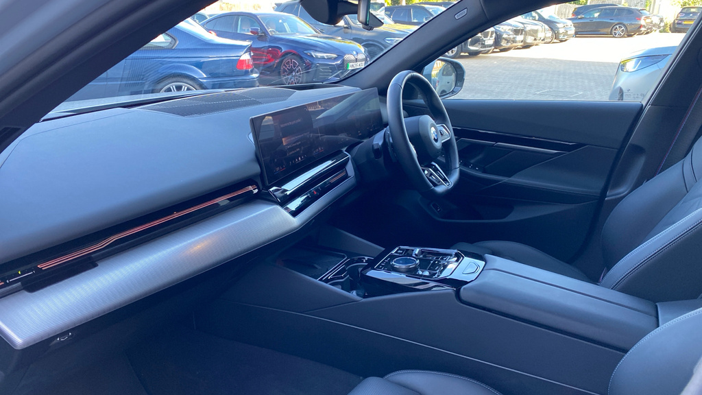 BMW 5 Series 520I M Sport 2024 Blue #7