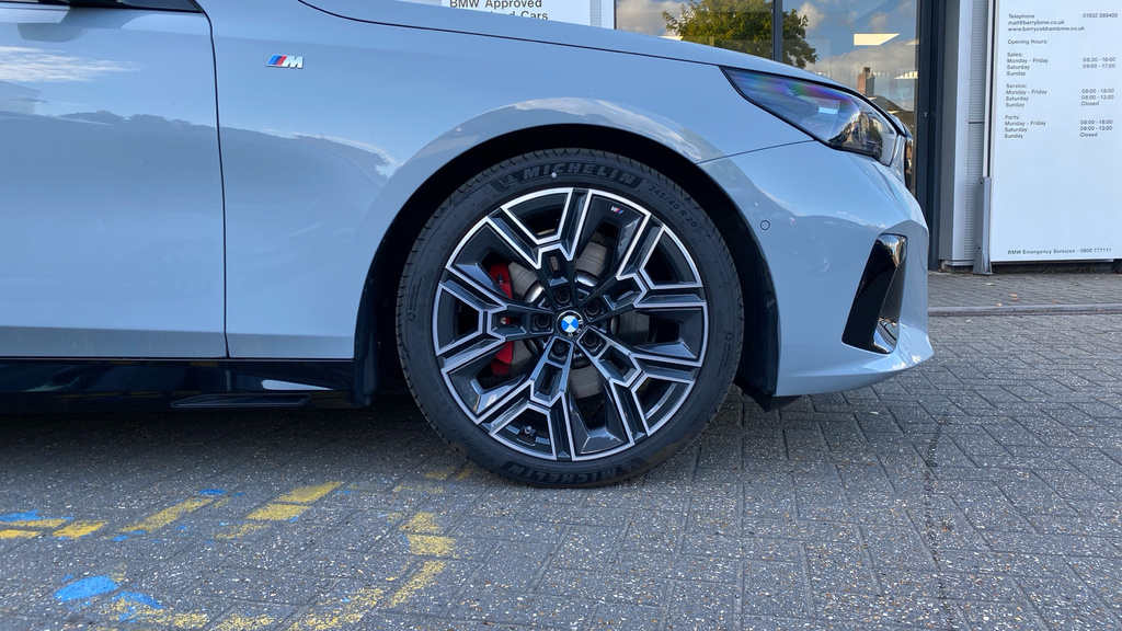 BMW 5 Series 520I M Sport 2024 Blue #14