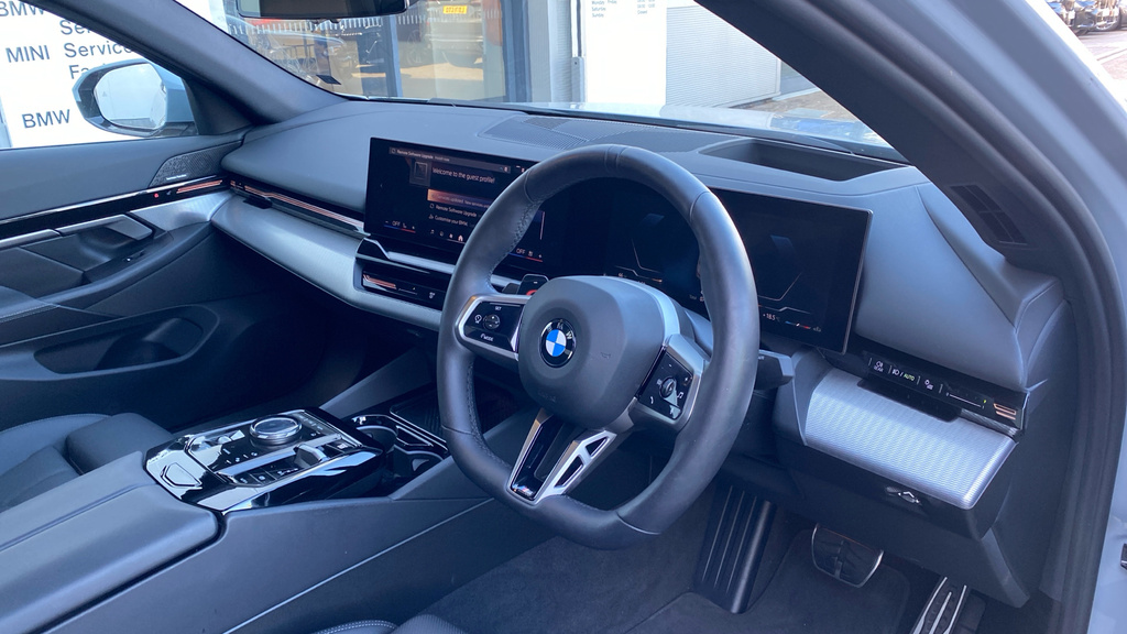 BMW 5 Series 520I M Sport 2024 Blue #6