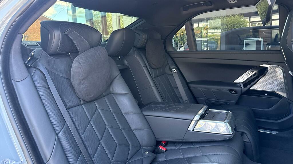 BMW 7 Series M760e Xdrive Ultimate Pack Black #26