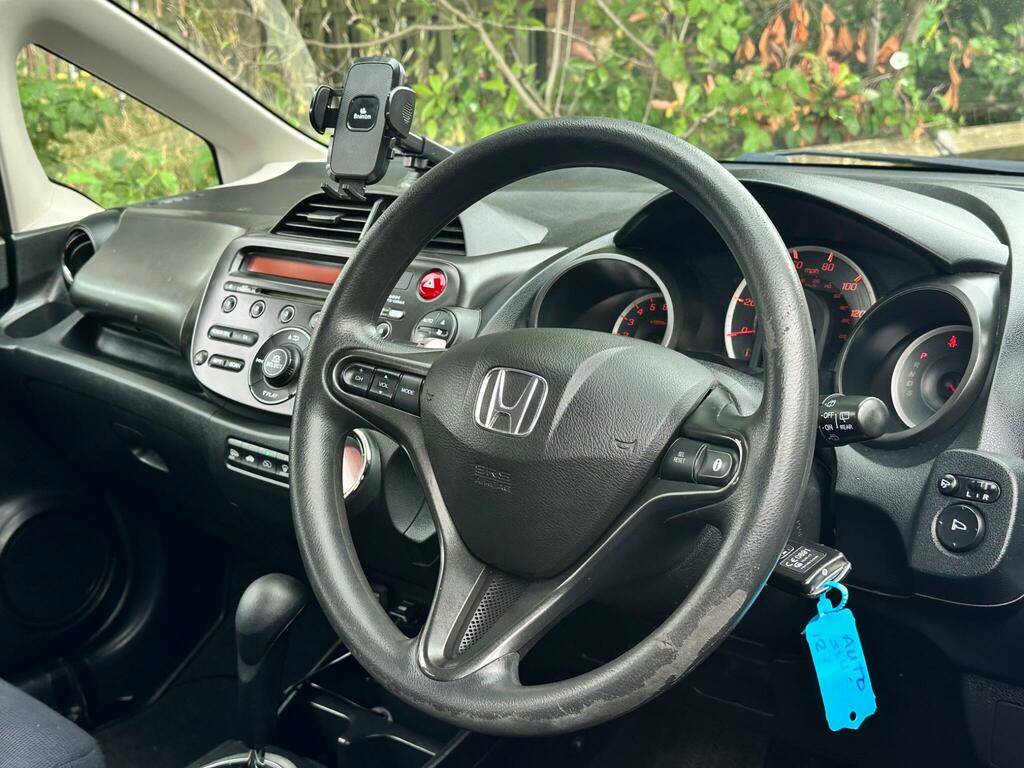 Honda Jazz 1.4 I-vtec Es Hatchback Cvt Euro 5 99 Red #16