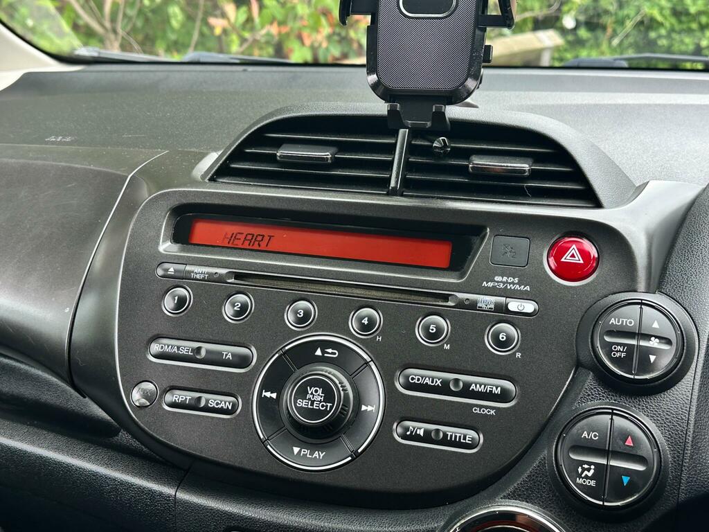 Honda Jazz 1.4 I-vtec Es Hatchback Cvt Euro 5 99 Red #18