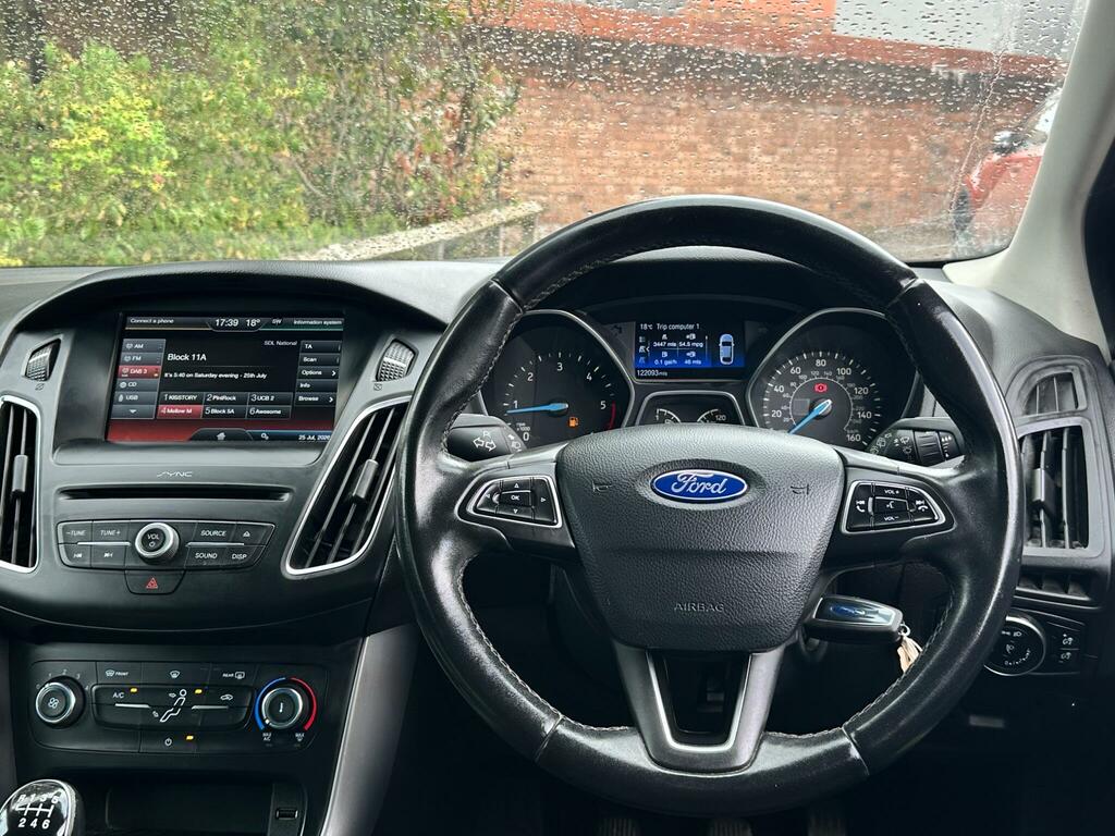 Ford Focus Hatchback 1.6 Tdci Titanium Euro 5 Ss 2015 Blue #17
