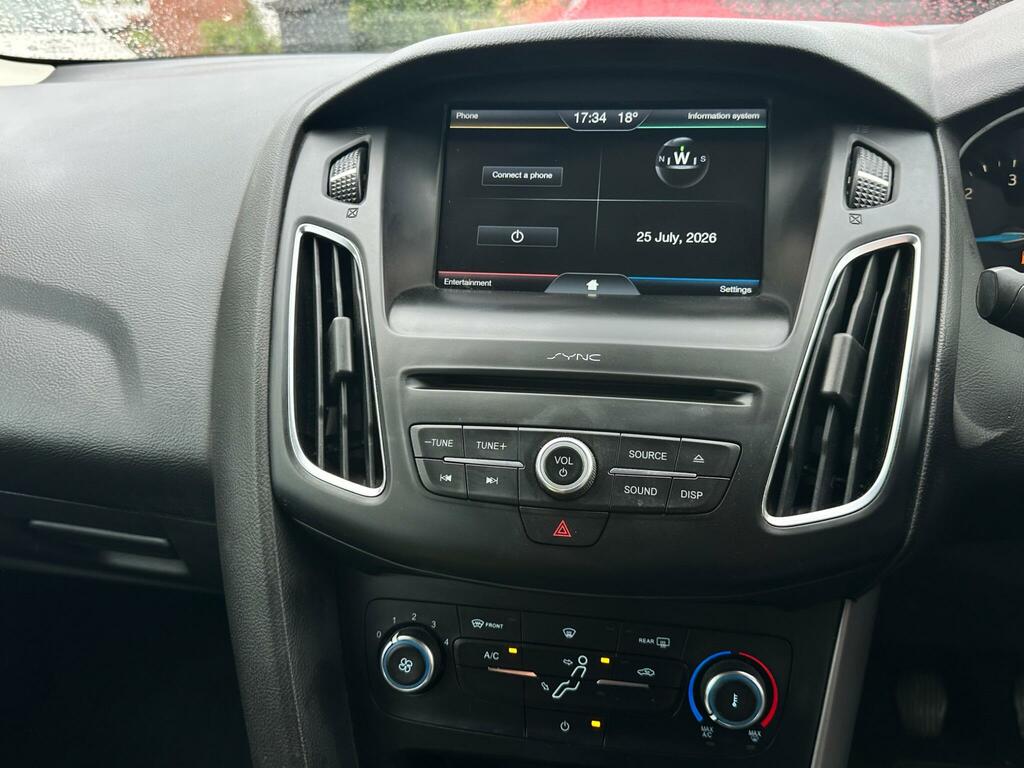 Ford Focus Hatchback 1.6 Tdci Titanium Euro 5 Ss 2015 Blue #19