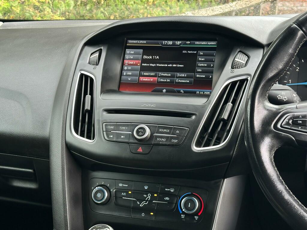 Ford Focus Hatchback 1.6 Tdci Titanium Euro 5 Ss 2015 Blue #18