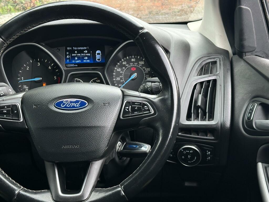 Ford Focus Hatchback 1.6 Tdci Titanium Euro 5 Ss 2015 Blue #31