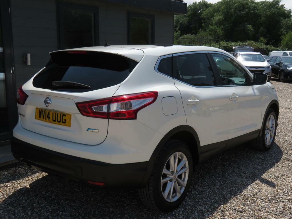 Nissan Qashqai Acenta Premium White #4