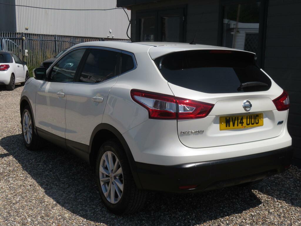 Nissan Qashqai Acenta Premium White #2
