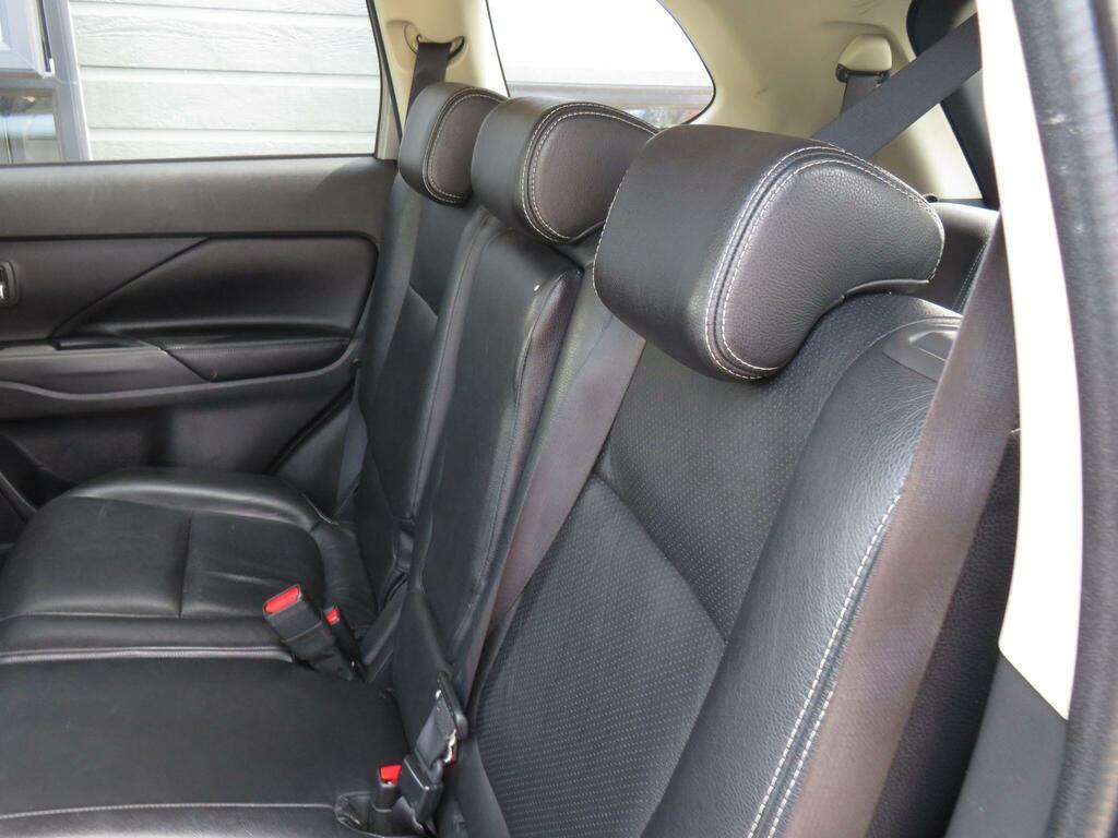 Mitsubishi Outlander 2.0 Phev Gx3h White #32
