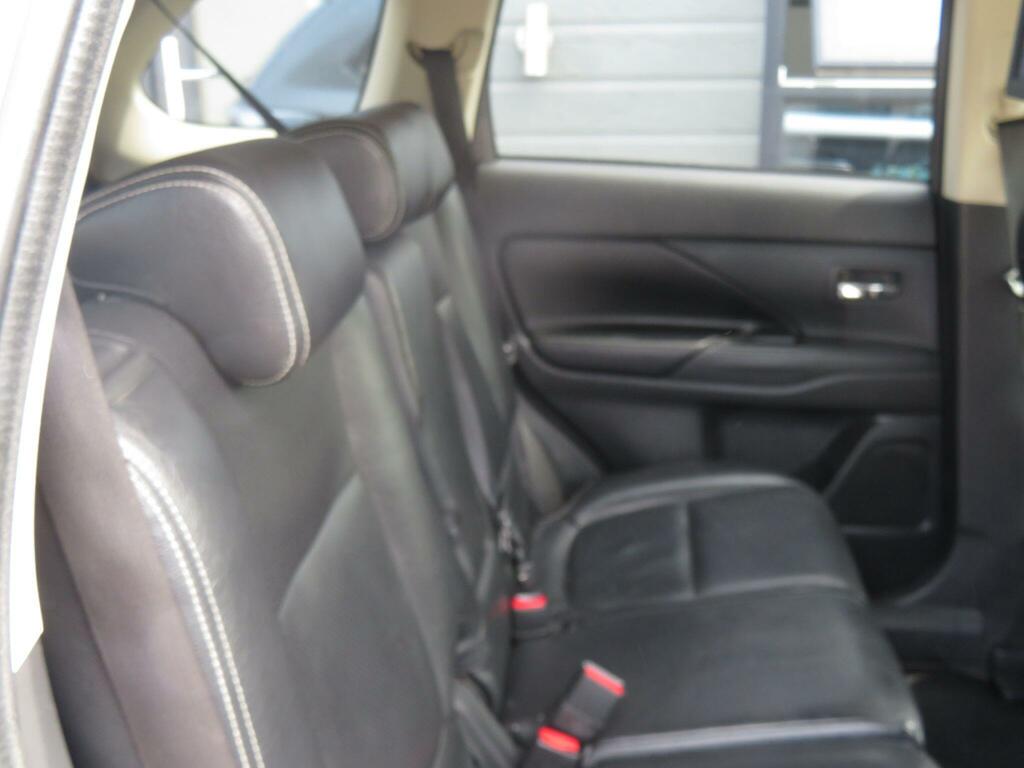 Mitsubishi Outlander 2.0 Phev Gx3h White #25