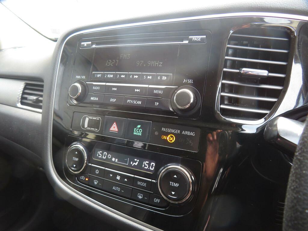 Mitsubishi Outlander 2.0 Phev Gx3h White #16