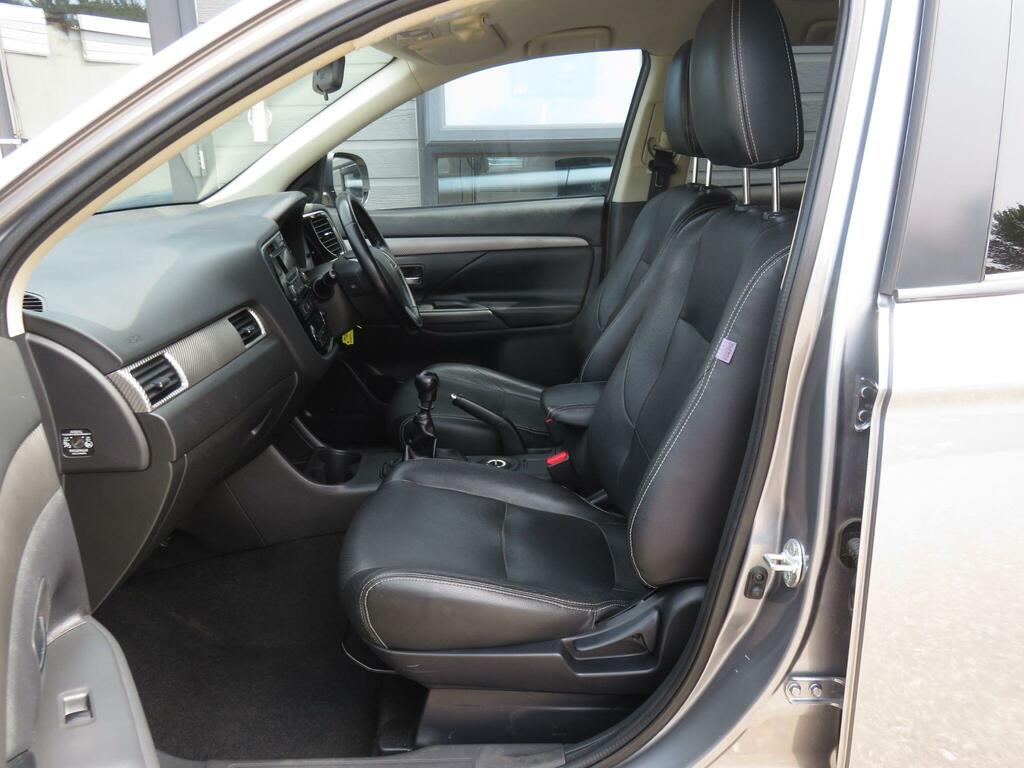 Mitsubishi Outlander 2.0 Phev Gx3h White #10