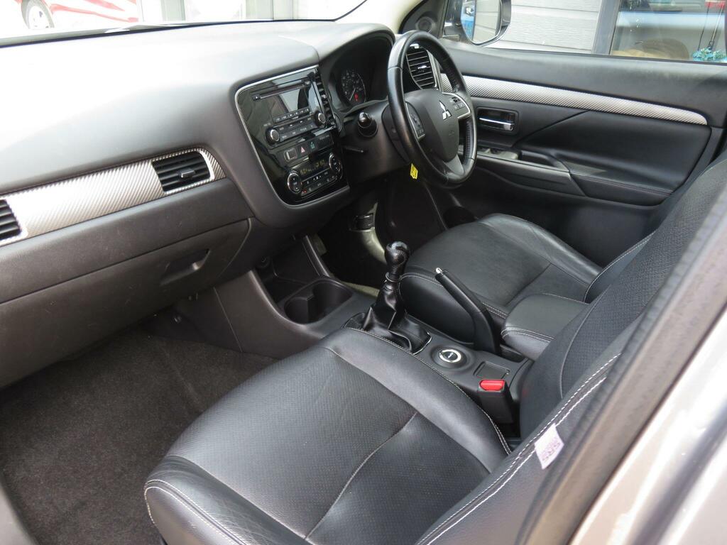 Mitsubishi Outlander 2.0 Phev Gx3h White #9