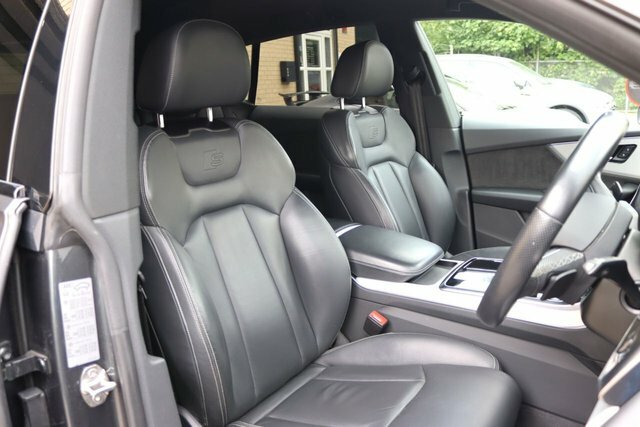 Audi Q8 e tron 3.0 Tfsie V6 55 S Line Suv Plug In Hybr Black #4