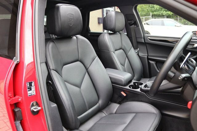 Porsche Macan 2.9T V6 S Pdk YV23WFM Red #4
