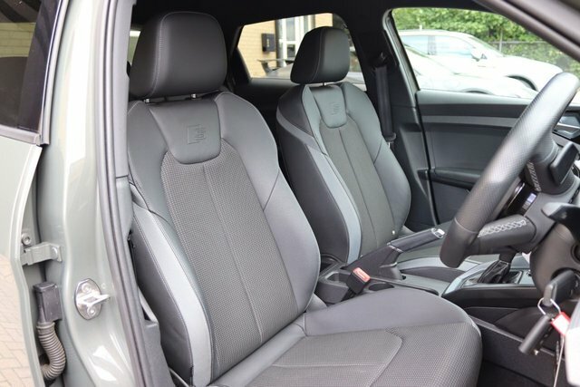 Audi A1 1.0 Tfsi 25 Black Edition YH73BWK Black #4
