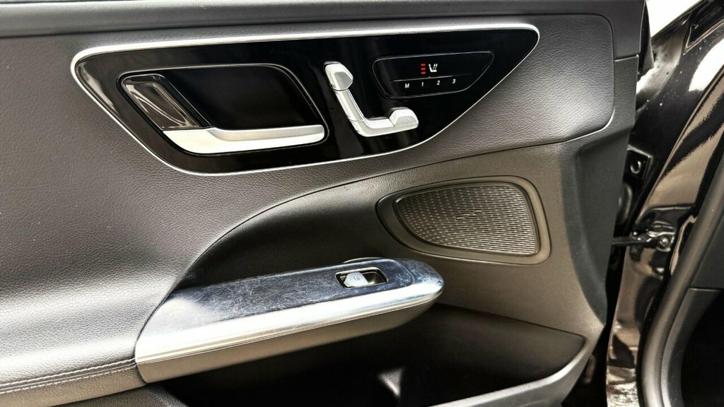 Mercedes-Benz C Class Saloon Black #22
