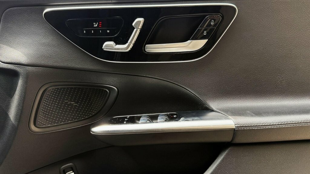 Mercedes-Benz C Class Saloon Black #23