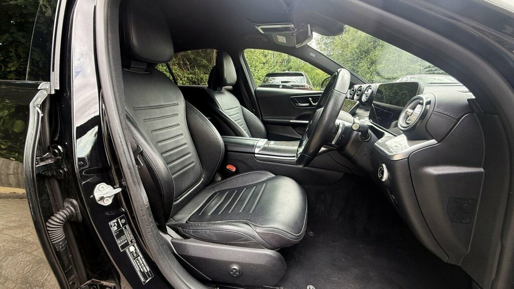 Mercedes-Benz C Class Saloon Black #10