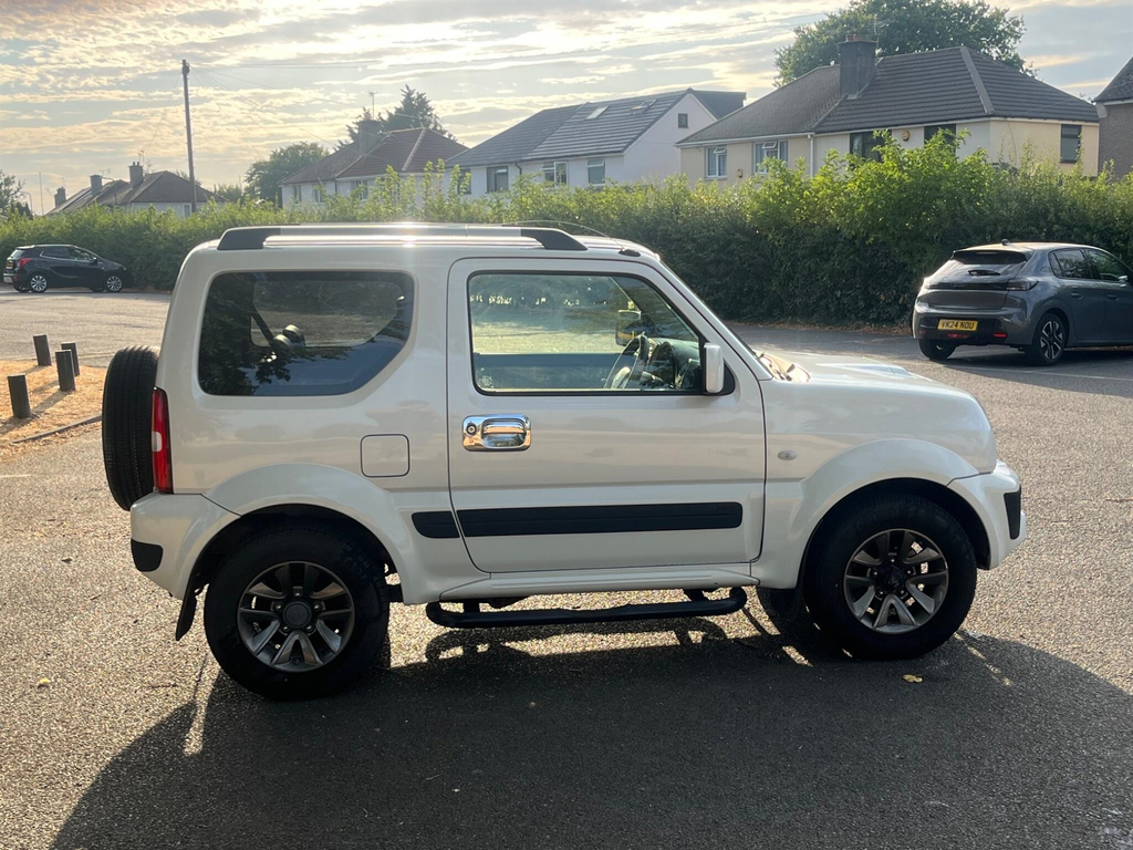 Suzuki Jimny Adventure White #7