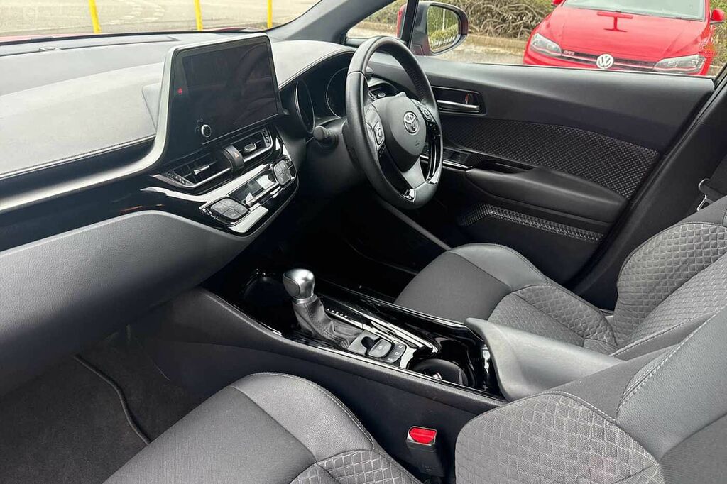 Toyota C-Hr 1.8 Hybrid Design Cvt DY72RTX Red #2