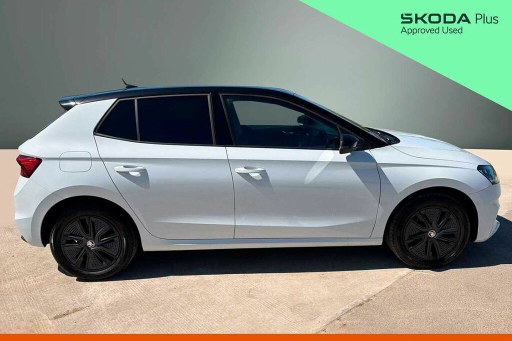 Skoda Fabia 1.0 Tsi Design Edition DN74GXG White #4