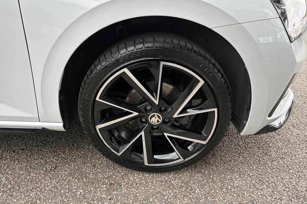 Skoda Scala 1.5 Tsi Monte Carlo Dsg White #5