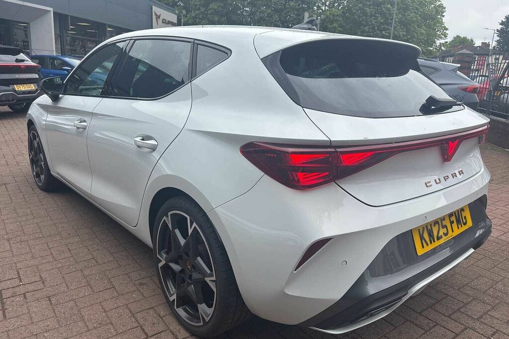 Cupra Leon 1.5 Etsi 150 V2 Dsg KW25FMG White #3