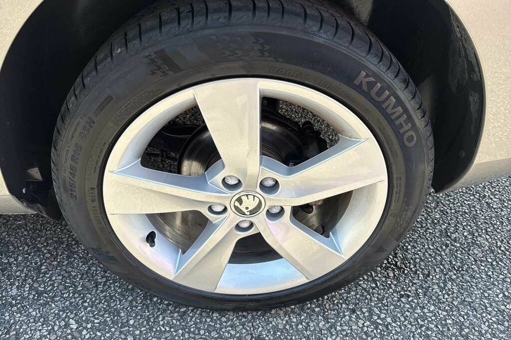 Skoda Fabia 1.0 Tsi 110 Se L Dsg Beige #5