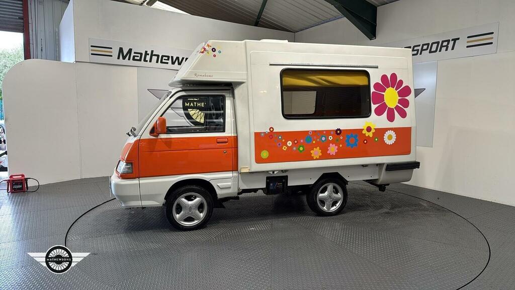 Daihatsu HiJet Motorhome 1999T T295EUA White