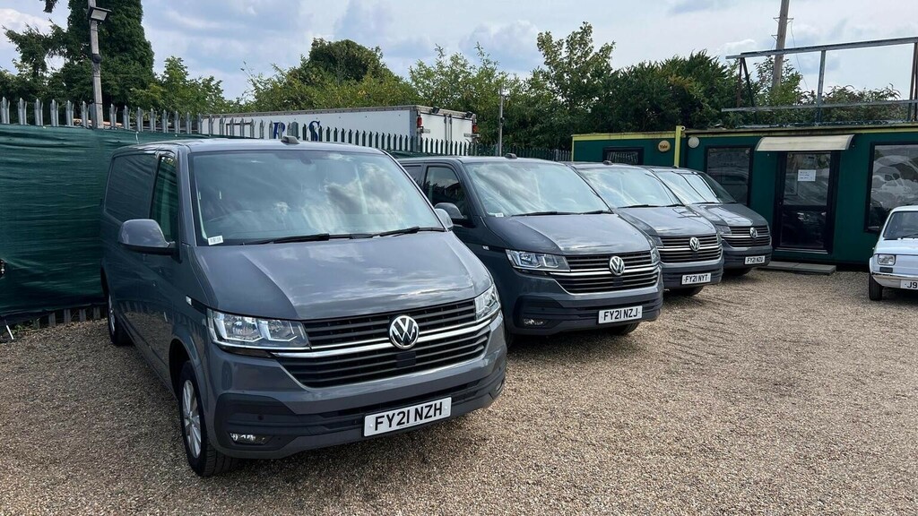 Volkswagen Transporter Panel Van 2.0 Tdi T30 Highline Fwd Lwb Euro 6 Ss FY21NZJ Grey