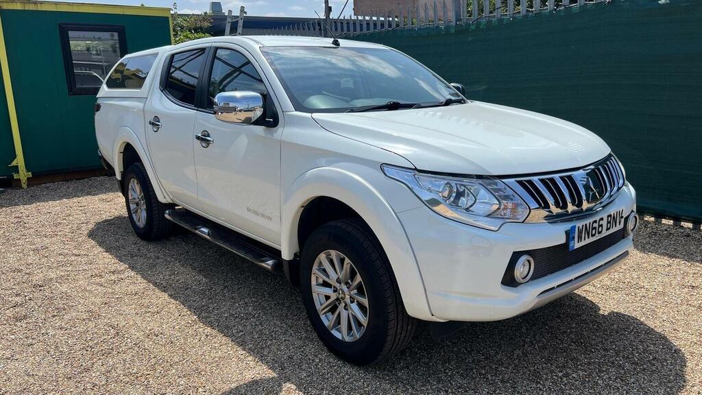 Mitsubishi L200 2.4 Di-d Dc Barbarian 4Wd Euro 5 White