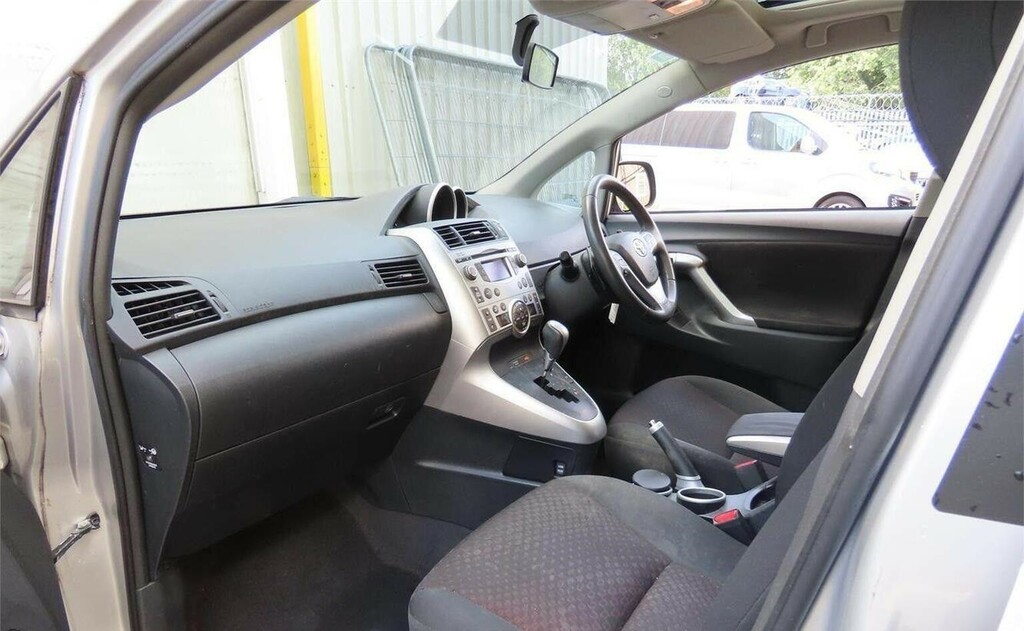 Toyota Verso Mpv 1.8 V-matic Tr Multidrive S Euro 5 20106 Silver #2
