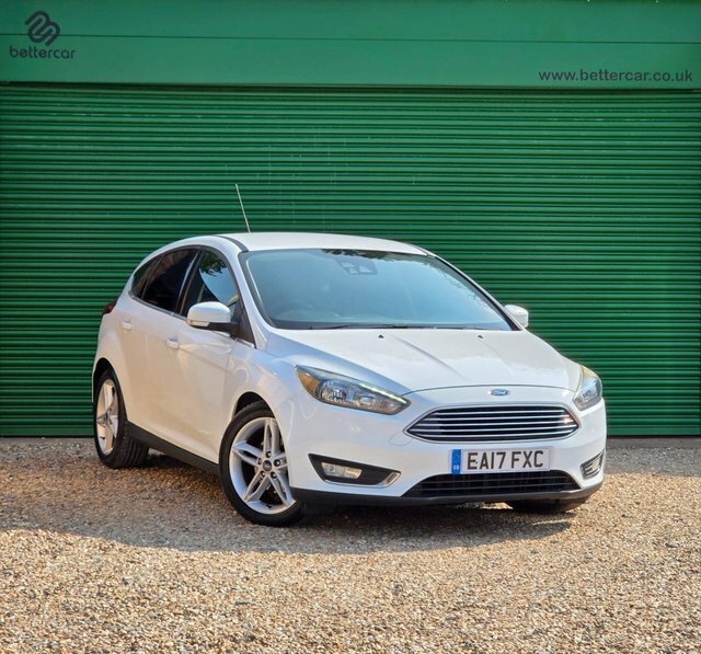 Ford Focus Ecoboost Titanium Hatchback White #3