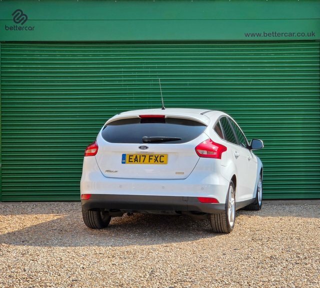 Ford Focus Ecoboost Titanium Hatchback White #5