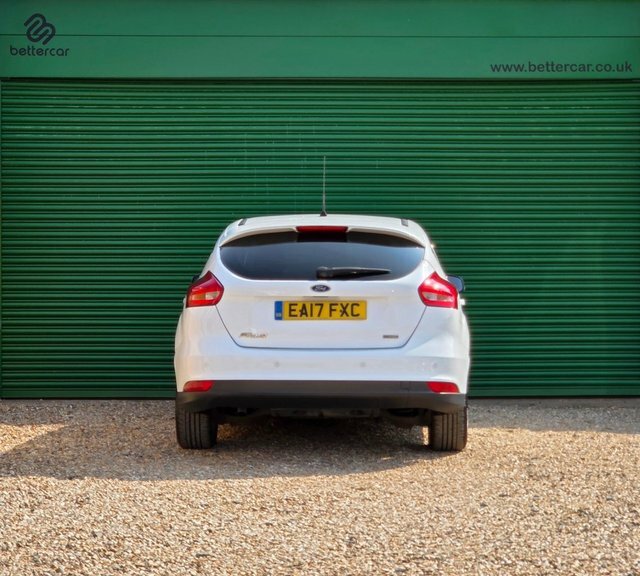 Ford Focus Ecoboost Titanium Hatchback White #6