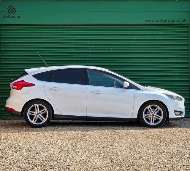 Ford Focus Ecoboost Titanium Hatchback White #4
