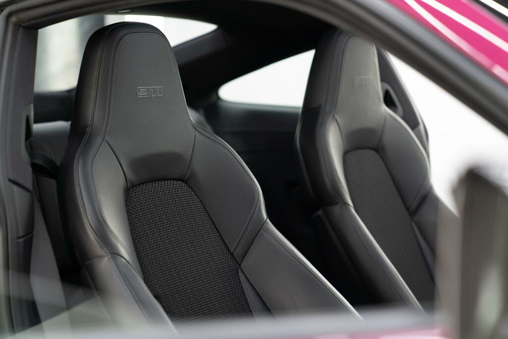 Porsche 911 992 Carrera T Pink #5