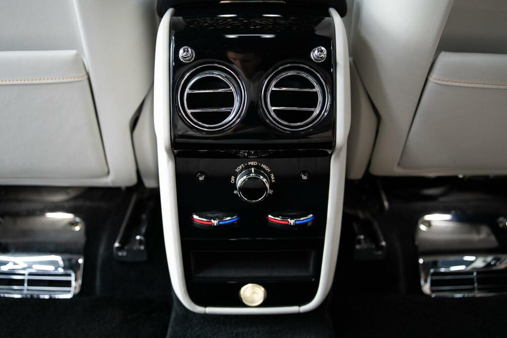 Rolls-Royce Cullinan 5dr Auto Silver #11