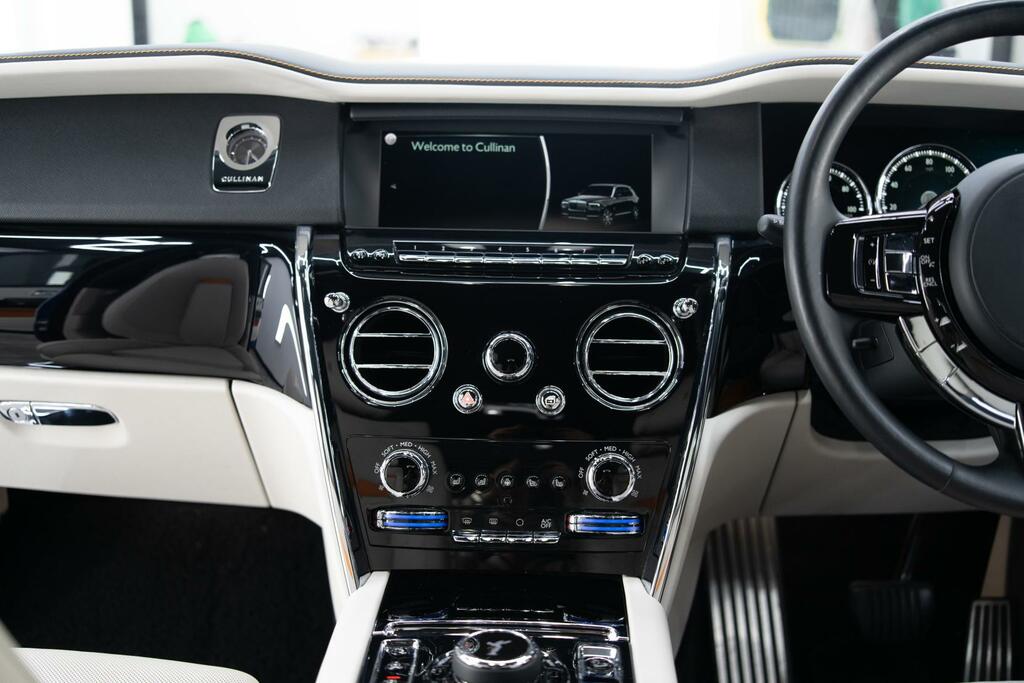 Rolls-Royce Cullinan 5dr Auto Silver #15