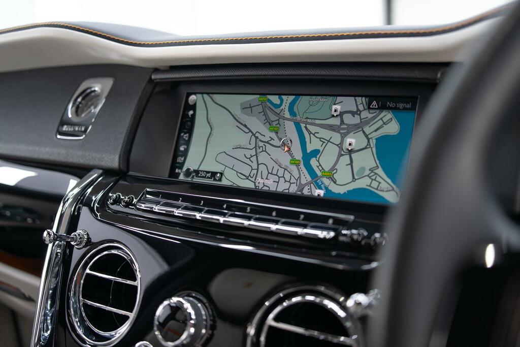 Rolls-Royce Cullinan 5dr Auto Silver #18
