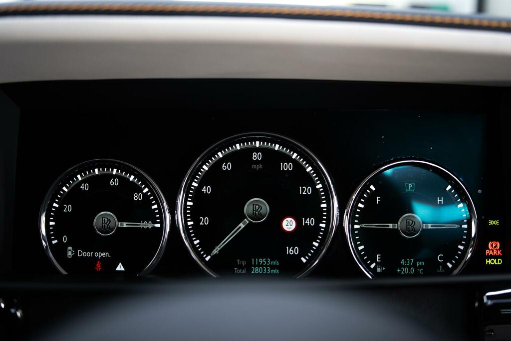Rolls-Royce Cullinan 5dr Auto Silver #17