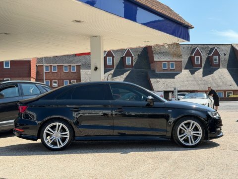 Audi A3 Tfsi S Line Black #4